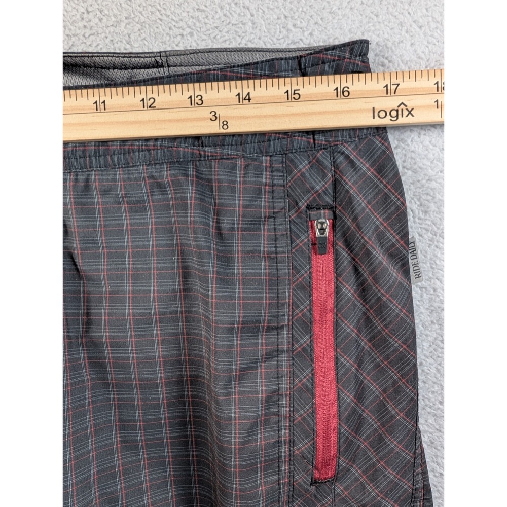Club Ride Womens Plaid Cycling Shorts Grey Red‎ Size Medium B416-WSVN - Picture 3 of 10